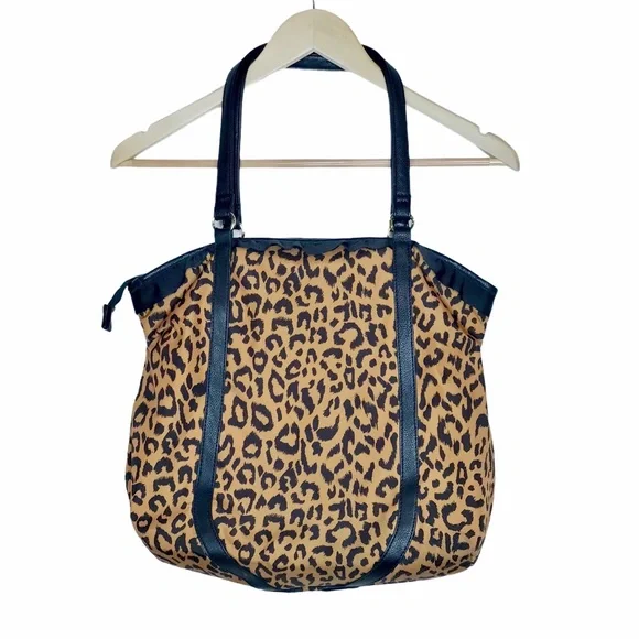 Betsey Johnson Leopard Print Large Zip Tote Bag - Picture 2 of 9